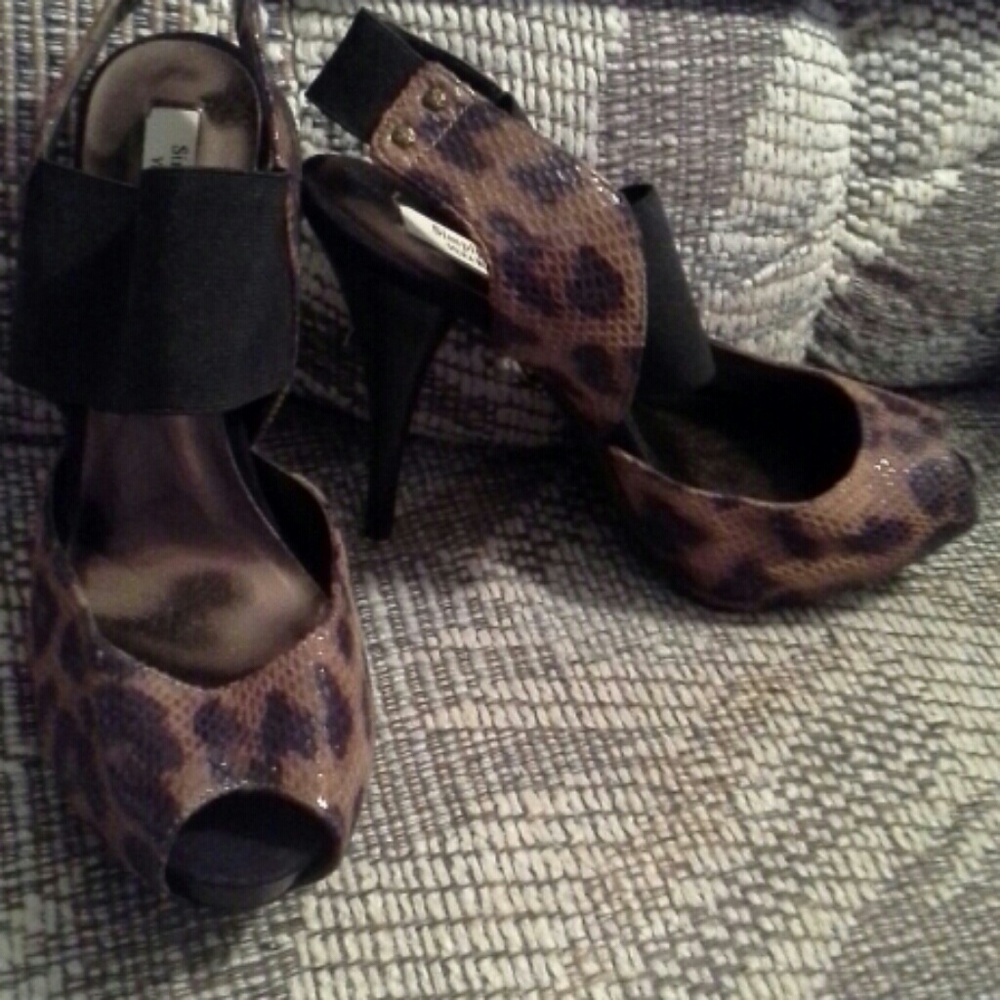 Simply Vera Wang brown sandals heels shoes